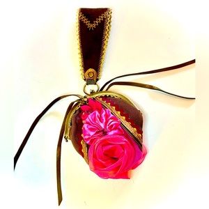 World’s cutest cocktail bag! 💕